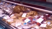 Kot włamał się do sklepu. Zjadł towar za prawie 4 tys. złotych