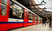Ile osób jeździ II linią metra ? Średnio 106 tysięcy osób każdego dnia!