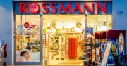 Aż 67 proc. produktów w polskim Rossmannie jest droższych niż w Niemczech. Jest wynik badania